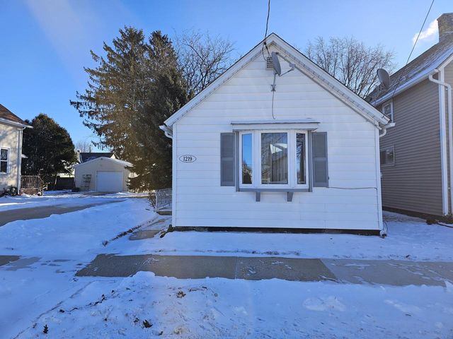 1219 S 21st STREET, Manitowoc, WI 54220