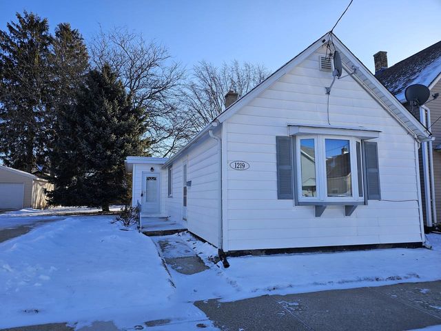 1219 S 21st STREET, Manitowoc, WI 54220