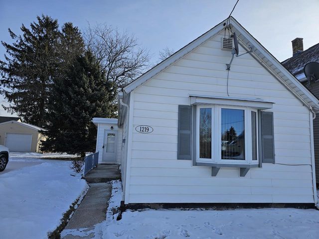 1219 S 21st STREET, Manitowoc, WI 54220