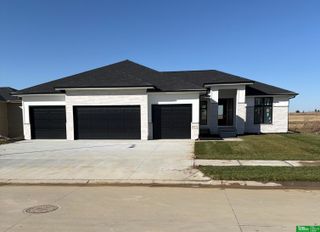 5614 N 213th Avenue, Elkhorn, NE 68022