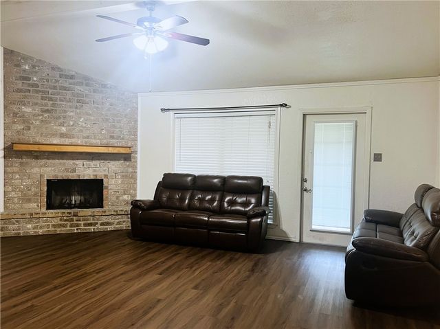 514 Vista Dr, Odem, TX 78370