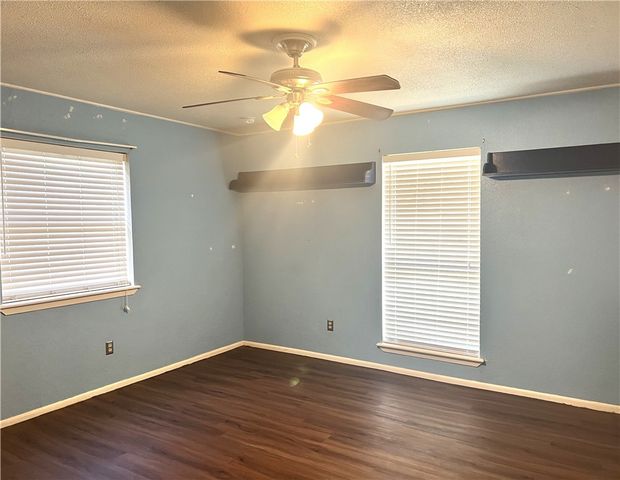 514 Vista Dr, Odem, TX 78370