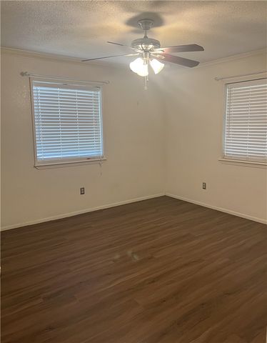 514 Vista Dr, Odem, TX 78370