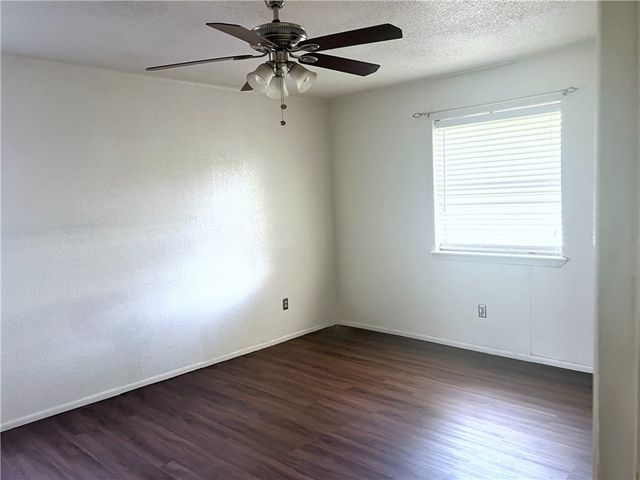 514 Vista Dr, Odem, TX 78370