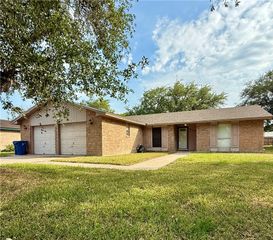 514 Vista Dr, Odem, TX 78370