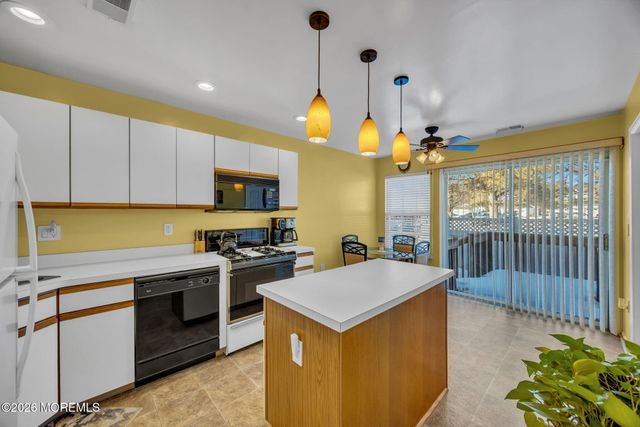 21 Hendricks Court, Sayreville, NJ 08872