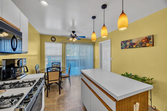 21 Hendricks Court, Sayreville, NJ 08872