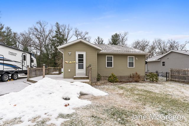 696 W Madison Road, Twin Lake, MI 49457