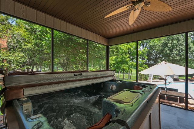 960 Dustwhirl Drive, Union, KY 41091