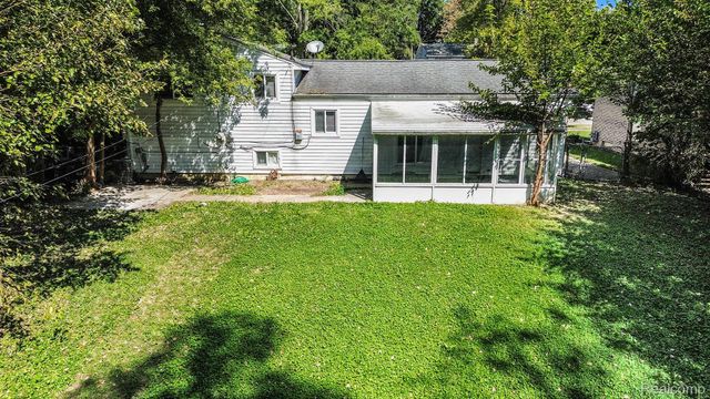 8650 Cedar Court, Ypsilanti, MI 48198