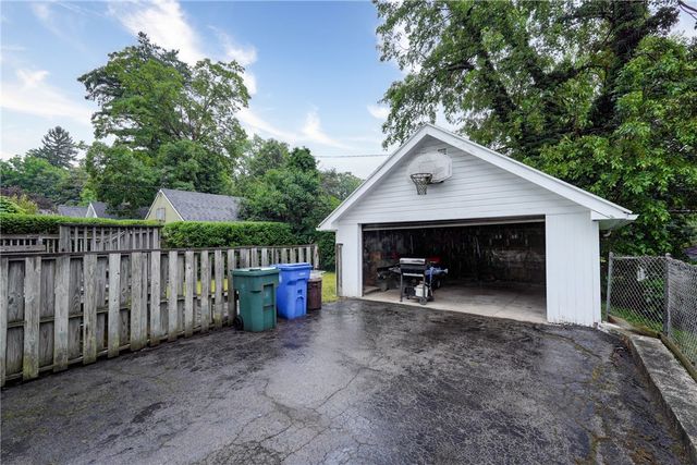 70 Kemphurst Road, Rochester, NY 14612