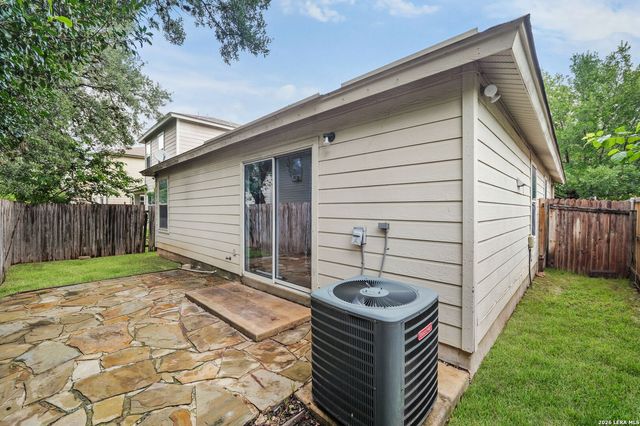 323 Amberdale Oak, San Antonio, TX 78249