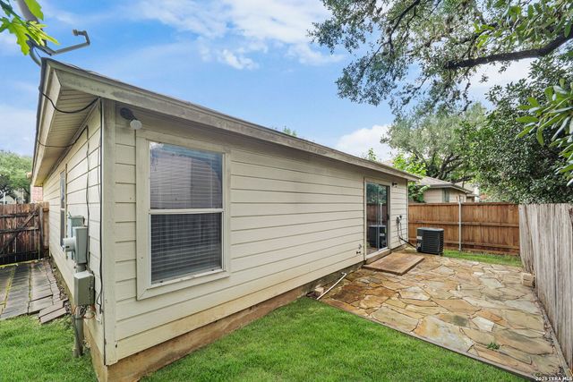 323 Amberdale Oak, San Antonio, TX 78249