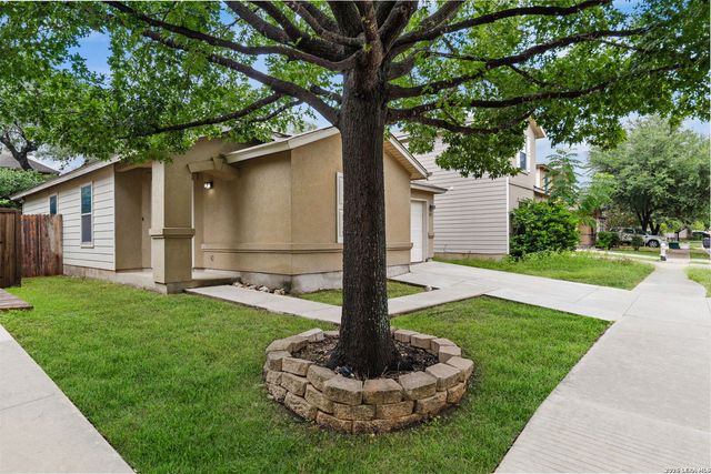 323 Amberdale Oak, San Antonio, TX 78249