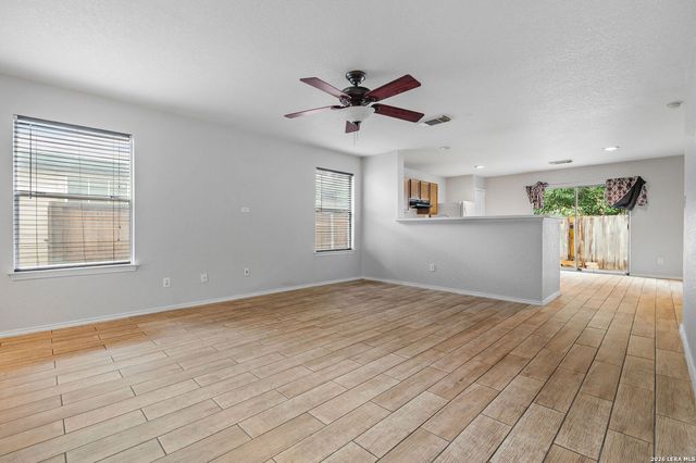 323 Amberdale Oak, San Antonio, TX 78249