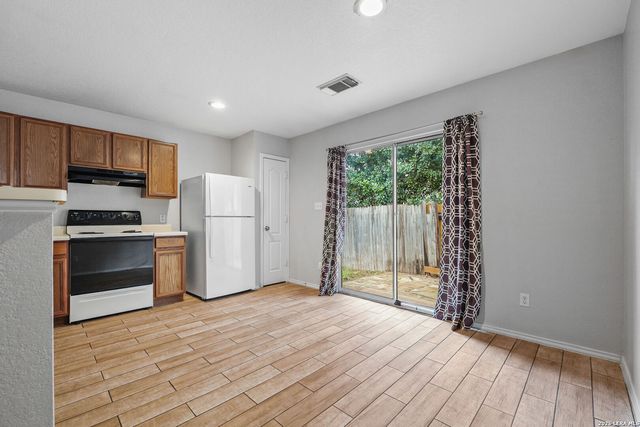 323 Amberdale Oak, San Antonio, TX 78249