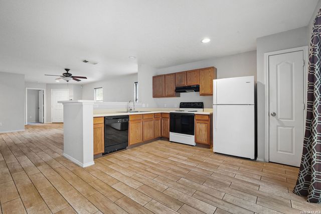323 Amberdale Oak, San Antonio, TX 78249