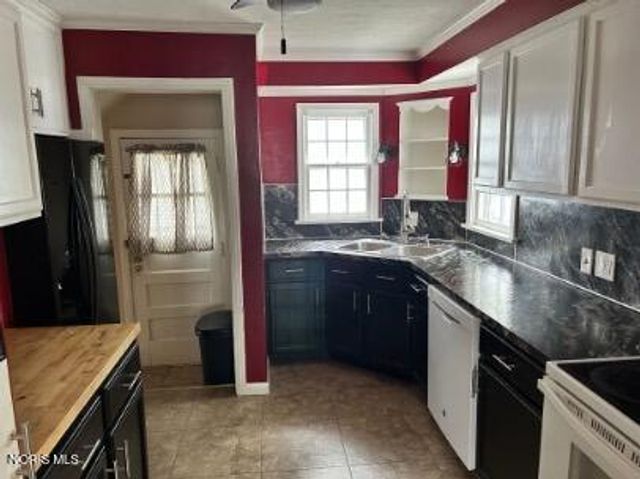 1027 Secor Road, Toledo, OH 43607