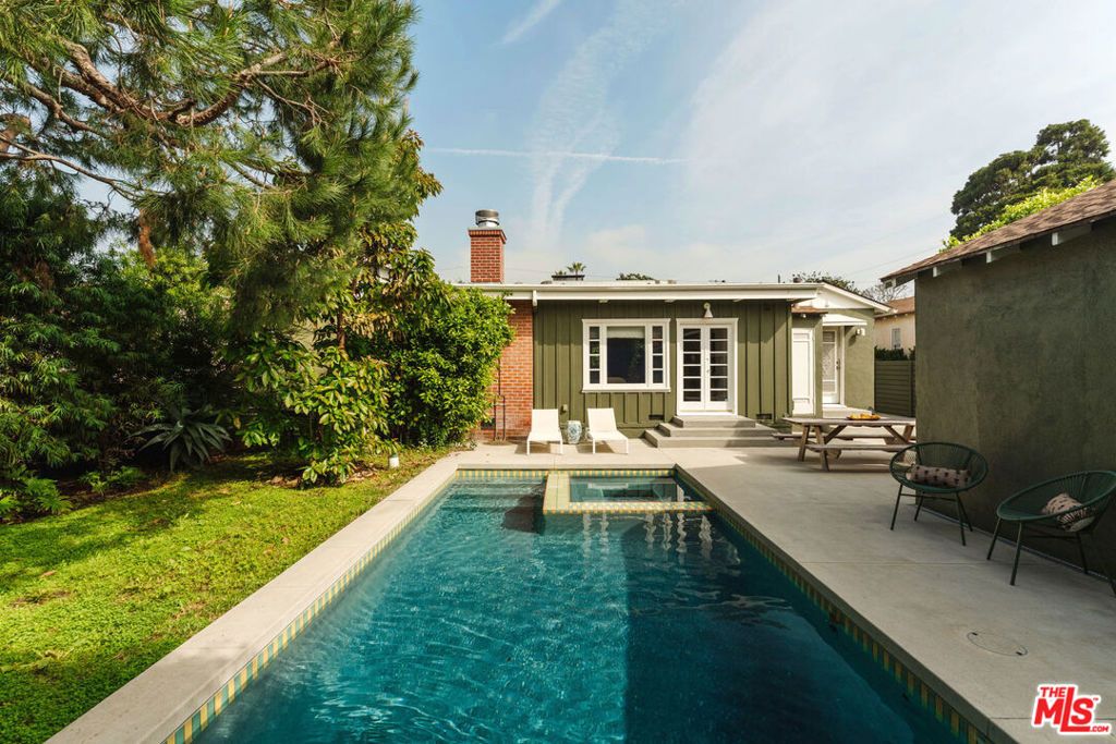 Image 1 of property listing at 222 W Hillsdale Street, Inglewood, CA 90302