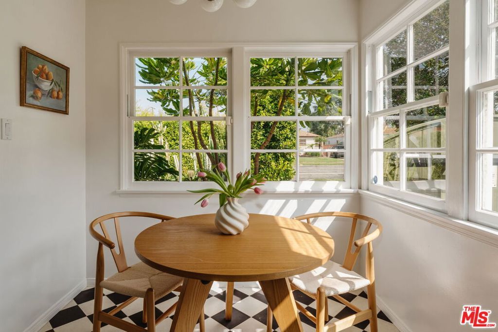 Image 13 of property listing at 222 W Hillsdale Street, Inglewood, CA 90302