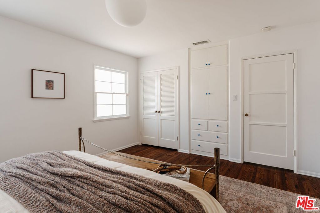 Image 23 of property listing at 222 W Hillsdale Street, Inglewood, CA 90302