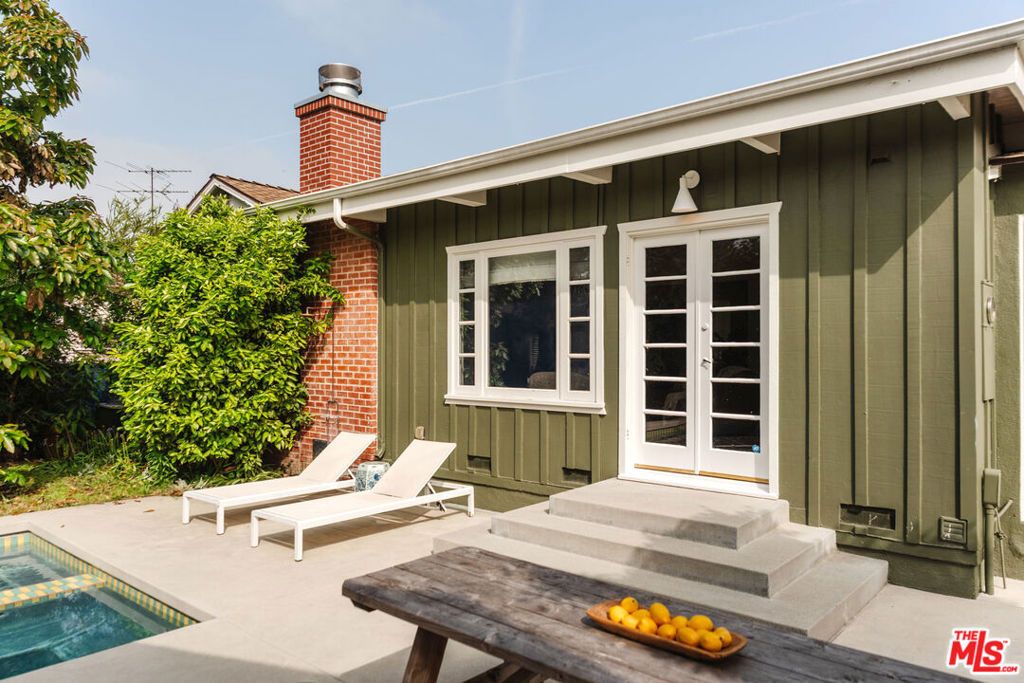 Image 29 of property listing at 222 W Hillsdale Street, Inglewood, CA 90302