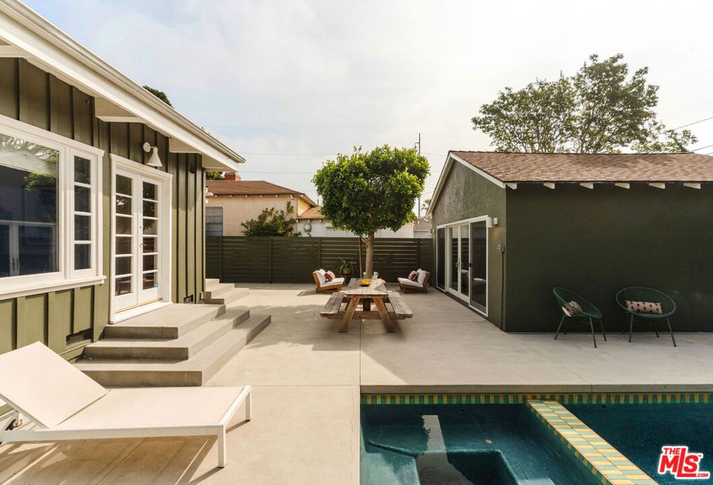 Image 34 of property listing at 222 W Hillsdale Street, Inglewood, CA 90302