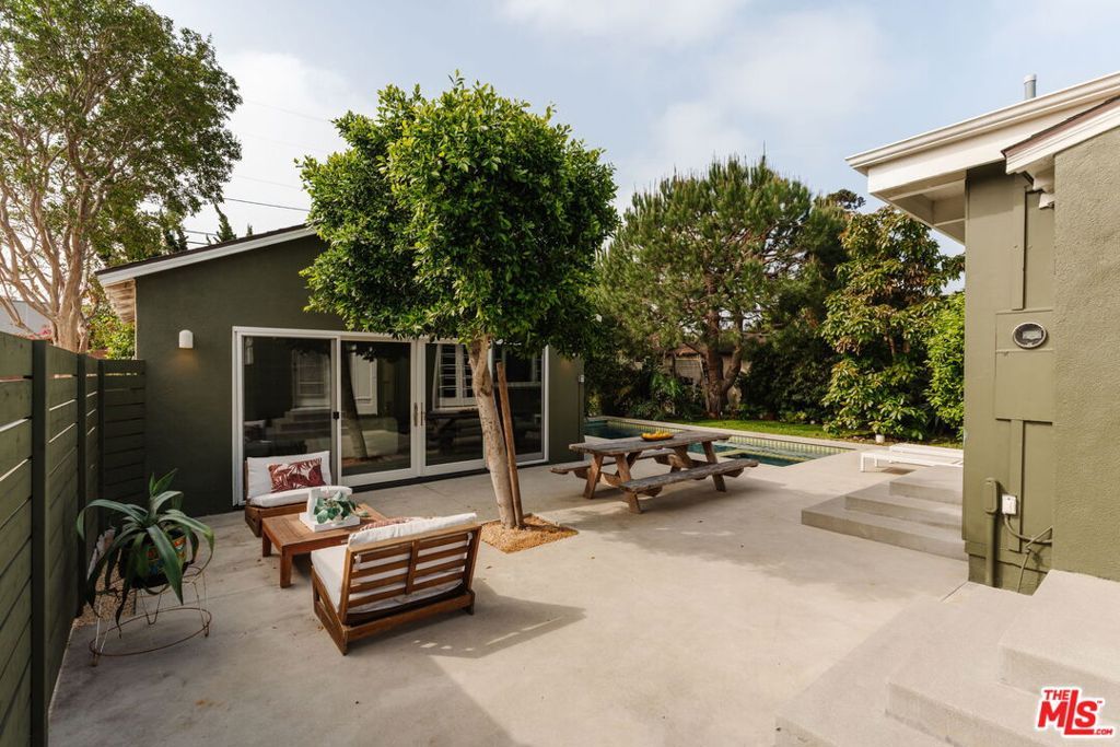 Image 35 of property listing at 222 W Hillsdale Street, Inglewood, CA 90302