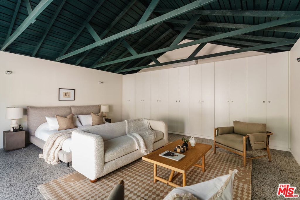 Image 37 of property listing at 222 W Hillsdale Street, Inglewood, CA 90302