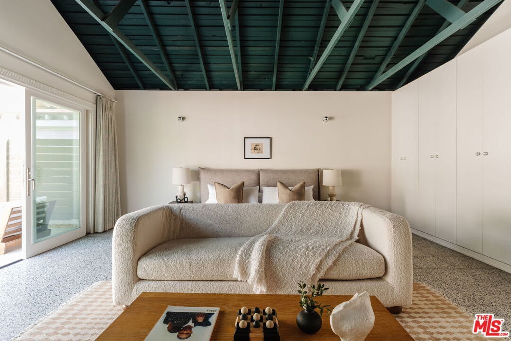 Image 38 of property listing at 222 W Hillsdale Street, Inglewood, CA 90302