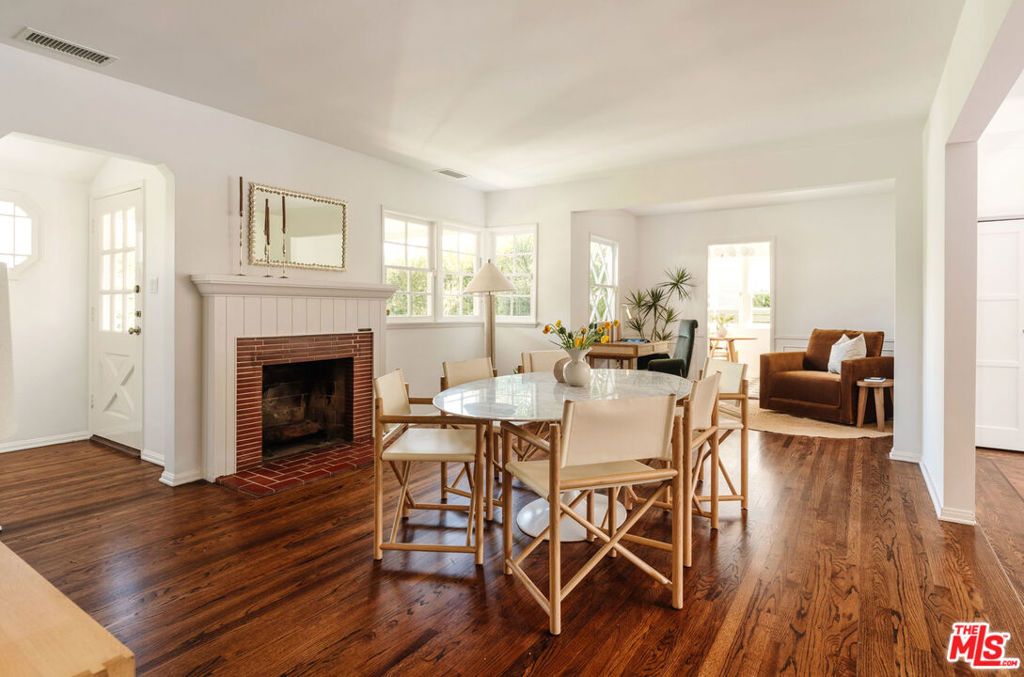 Image 4 of property listing at 222 W Hillsdale Street, Inglewood, CA 90302