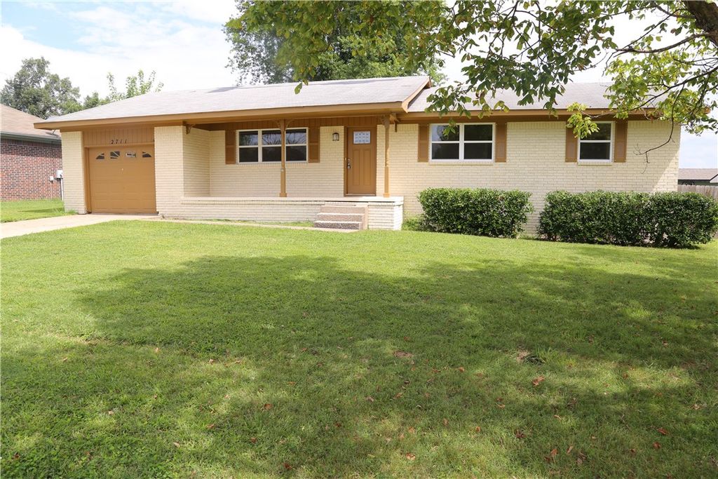 2711 Summit Drive, Siloam Springs, AR 72761