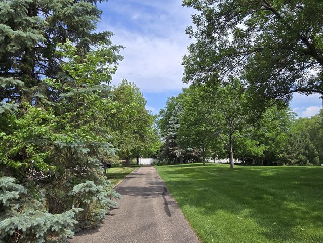 7285 Brittany Lane, Inver Grove Heights, MN 55076