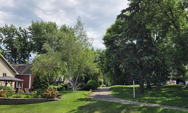 7285 Brittany Lane, Inver Grove Heights, MN 55076