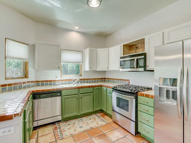 3221 La Paz, Santa Fe, NM 87507