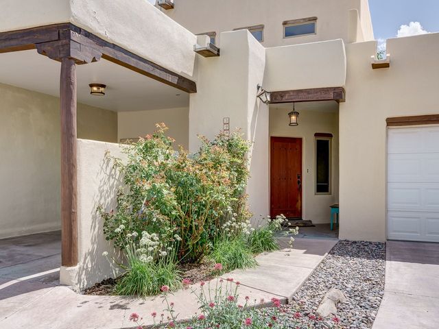 3221 La Paz, Santa Fe, NM 87507