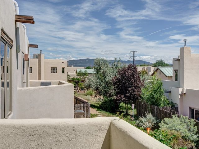 3221 La Paz, Santa Fe, NM 87507