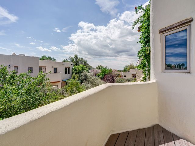 3221 La Paz, Santa Fe, NM 87507