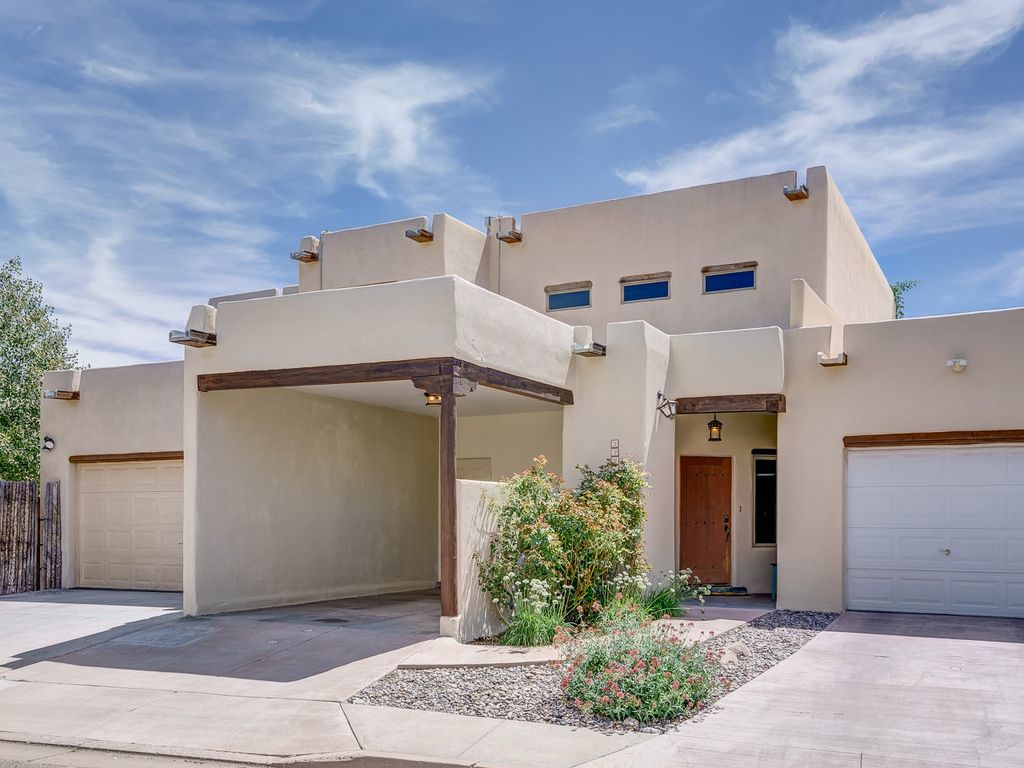 3221 La Paz, Santa Fe, NM 87507