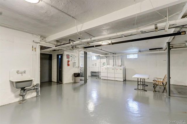 1385 Broadway A31, Hewlett, NY 11557