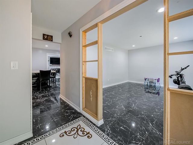 2196 Niagara Street, Troy, MI 48083