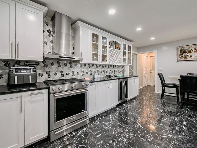 2196 Niagara Street, Troy, MI 48083