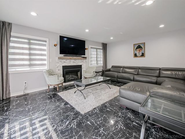 2196 Niagara Street, Troy, MI 48083