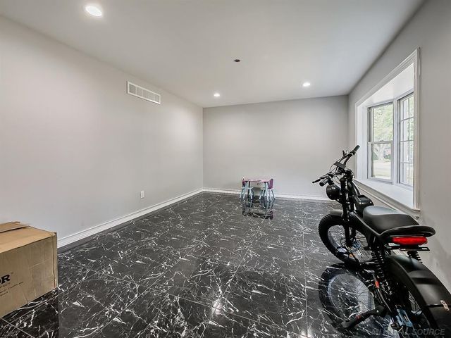 2196 Niagara Street, Troy, MI 48083