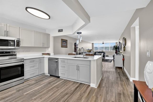 2521 NW 104th Avenue 203, Sunrise, FL 33322