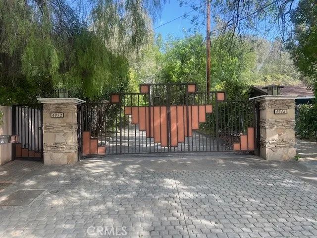 4950 Vanalden Avenue, Tarzana, CA 91356