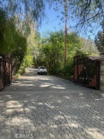 4950 Vanalden Avenue, Tarzana, CA 91356