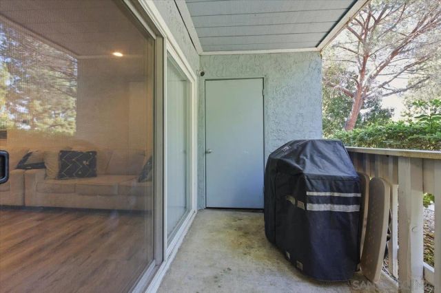 1564 Tanglewood Ln. 18, Escondido, CA 92029