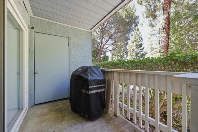 1564 Tanglewood Ln. 18, Escondido, CA 92029