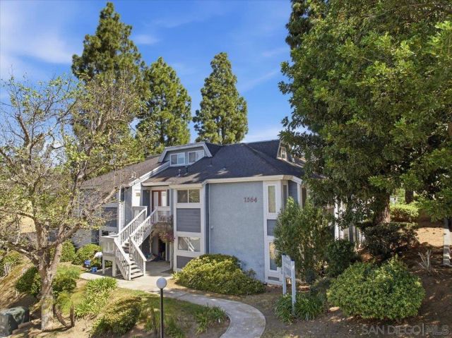 1564 Tanglewood Ln. 18, Escondido, CA 92029